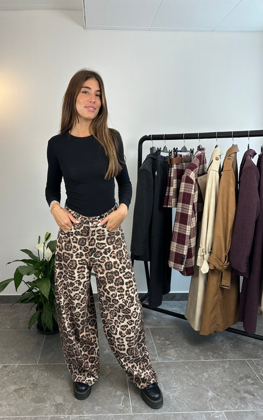 Pantaloni leopardati